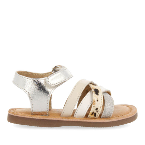 SANDALIAS DE PIEL ANIMAL PRINT EN COLOR PLATA PARA NIÑA HOUDAN