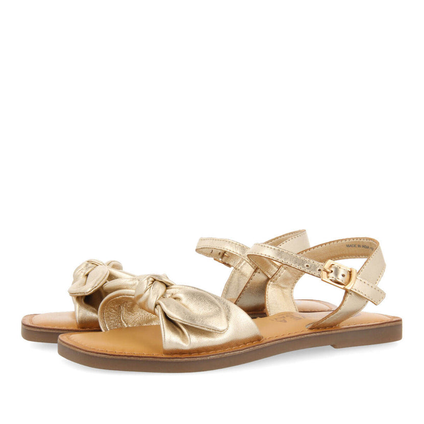 Sandali in pelle metallizzata in color oro da bambina xapuri