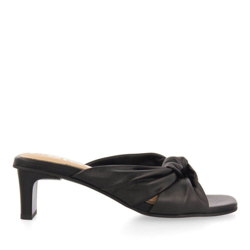 Sandalias negras de piel con nudo para mujer bahge 
