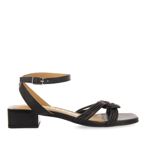 SANDALIAS NEGRAS DE PIEL CON TIRAS Y CIERRE AJUSTABLE PARA MUJER LINHARES