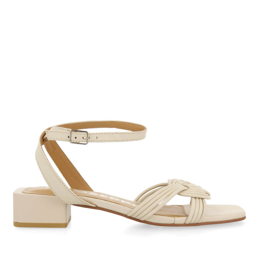 Sandalias off-white de piel con tiras y cierre ajustable para mujer linhares