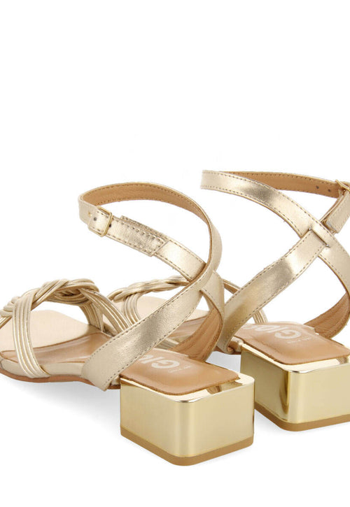 Sandalias doradas de piel con tiras y cierre ajustable para mujer linhares