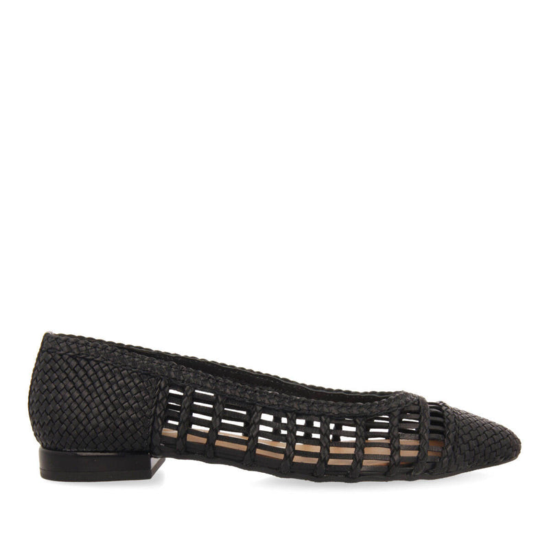 Ballerine nere in pelle intrecciata con allacciatura per donna sagada