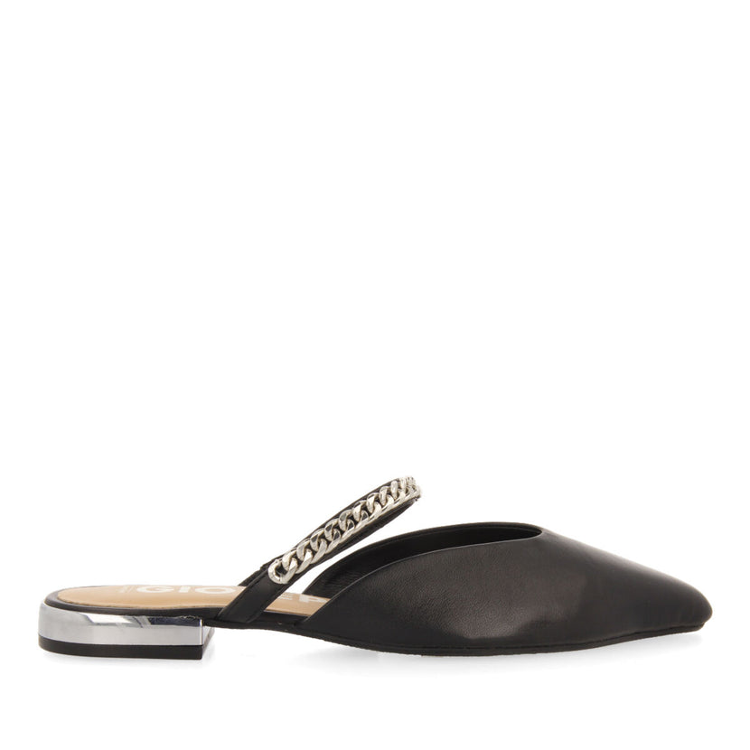 Sandalias negras tipo babucha con detalle de cadena para mujer esnon