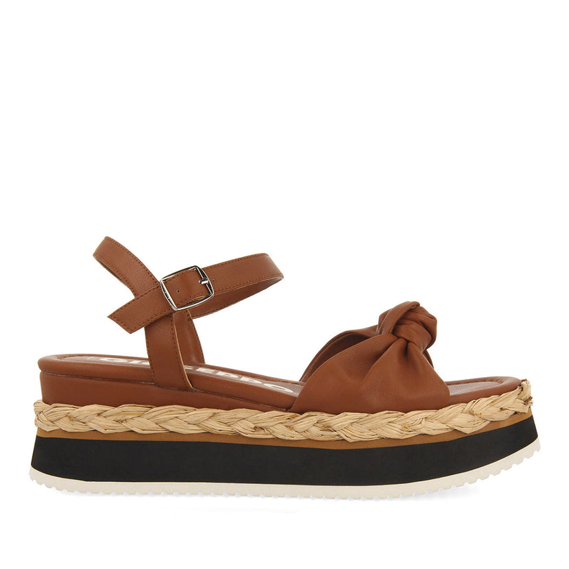 Sandalias color cuero con detalle de nudo y plataforma para mujer manicu 