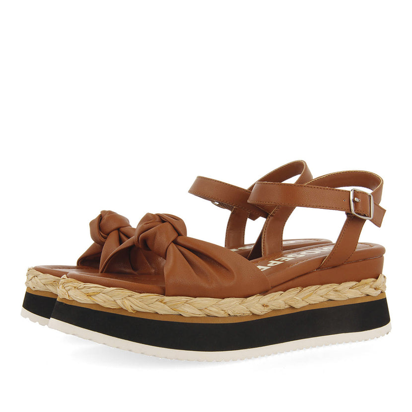 Sandalias color cuero con detalle de nudo y plataforma para mujer manicu 