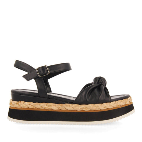 SANDALIAS COLOR NEGRO CON DETALLE DE NUDO Y PLATAFORMA PARA MUJER MANICU 