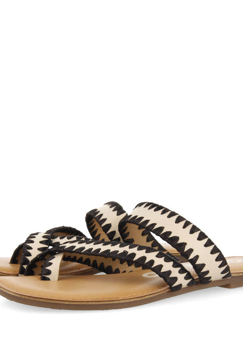 Sandalias off-white de piel con pasados de rafia para mujer goias 