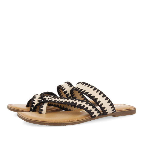 Sandalias off-white de piel con pasados de rafia para mujer goias 