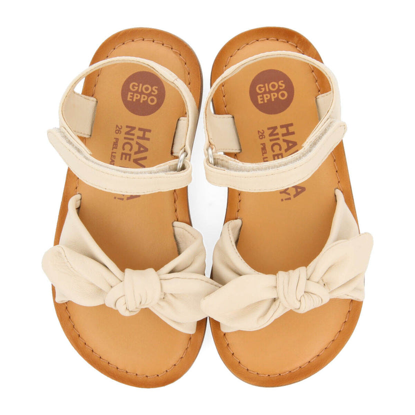 Sandali in pelle metallizzata in color off-white da bambina stigny