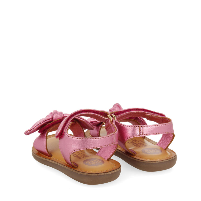 Sandalias de piel metalizada en color fucsia para niña panay