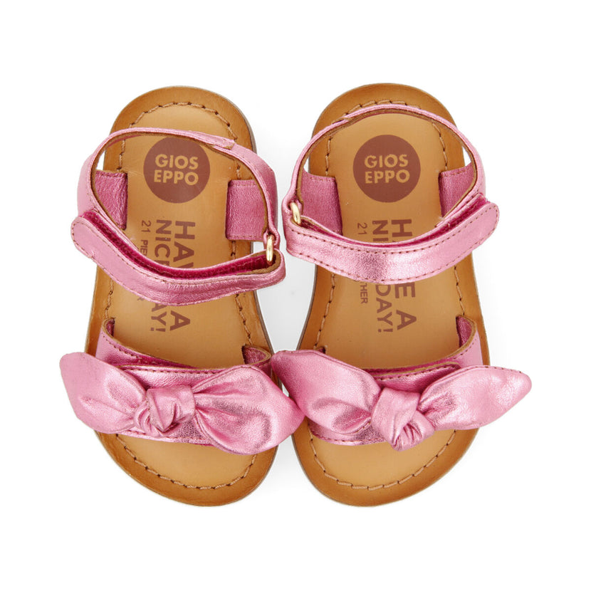 Sandalias de piel metalizada en color fucsia para niña panay