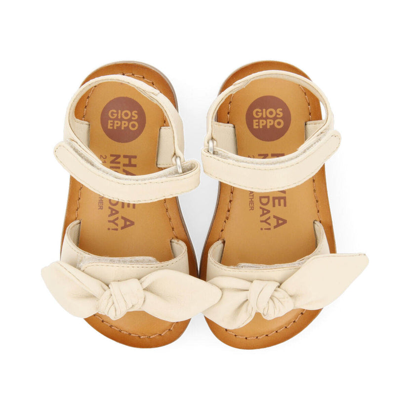 Sandalias de piel metalizada en color off-white para niña panay