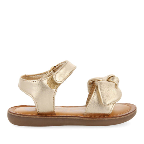 SANDALIAS DE PIEL METALIZADA EN COLOR ORO PARA NIÑA PANAY