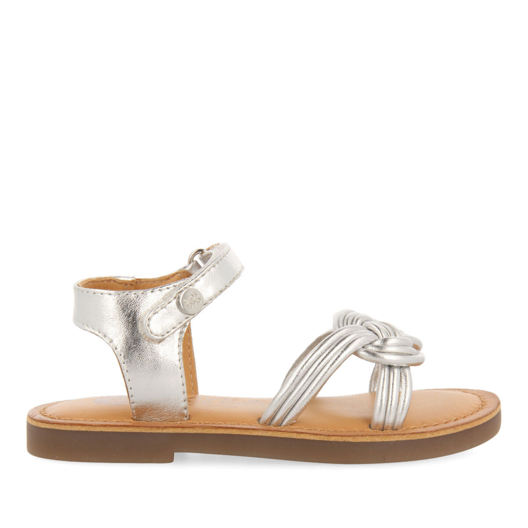 SANDALIAS DE PIEL EN COLOR PLATA CON PALA PARA NIÑA LONTRA