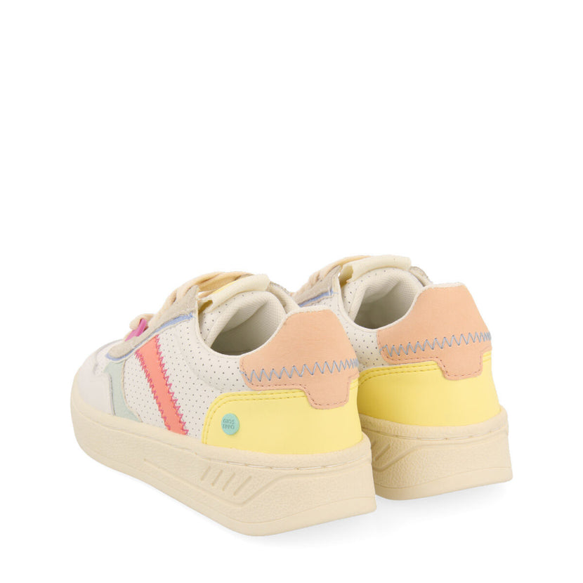 Sneakers blanches combinées avec des touches de couleur pastel pour fille tabai