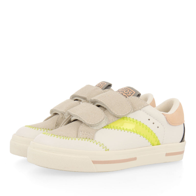 Sneakers blancas con detalles en color amarillo neón para niña yalova