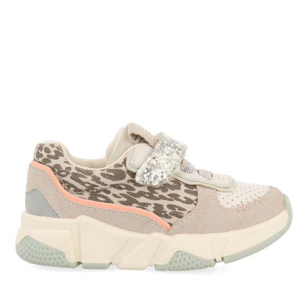 Sneakers blancas de leopardo para bebé punda