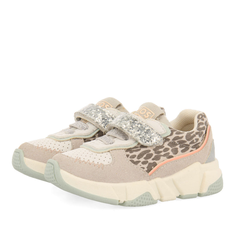 Sneakers blancas de leopardo para bebé punda