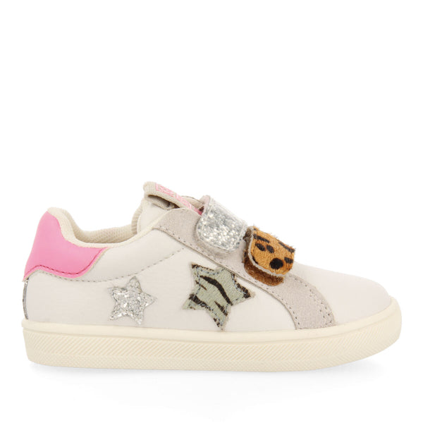 Sneakers blancas con detalles de glitter y animal print para bebé brasles
