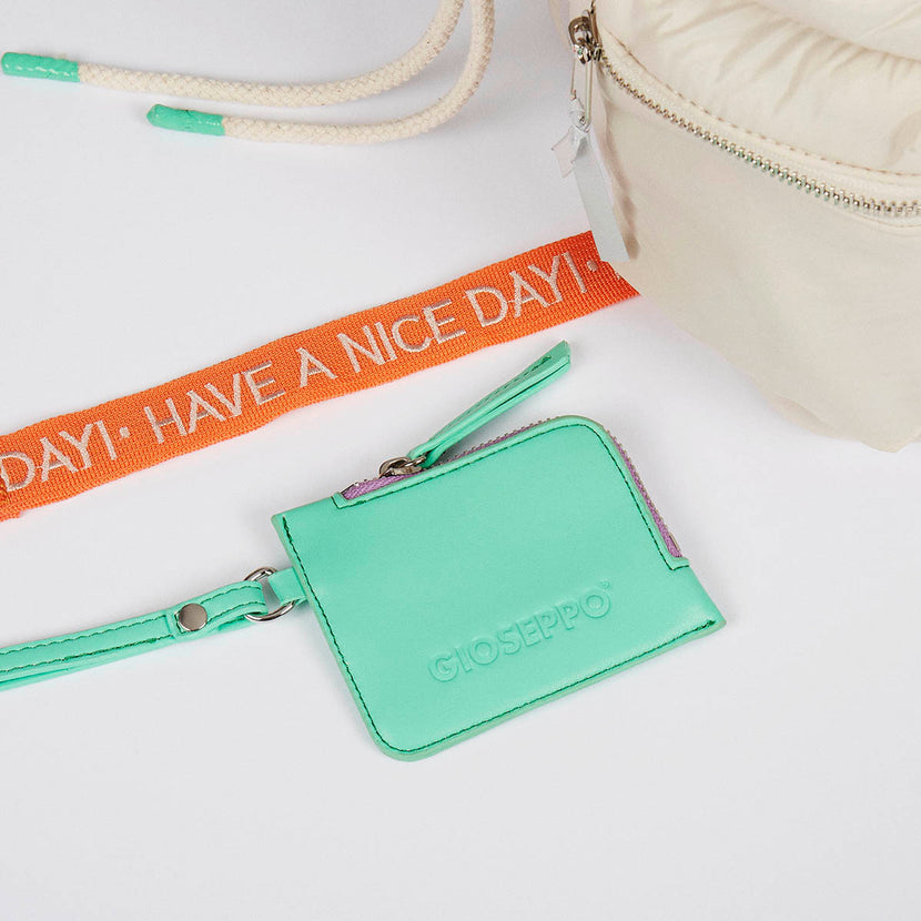 Sac à dos matelassé couleur off-white avec accessoires pour femme quinsac