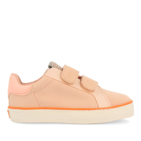 SNEAKERS COLOR CORAL CON BASE DE REJILLA PARA NIÑA JOAIMA