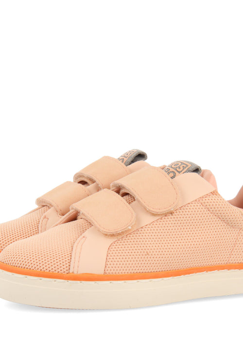 Sneakers color corallo con base a rete da bambina joaima