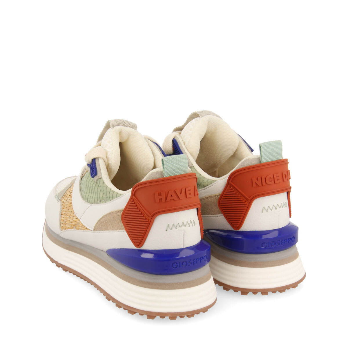 Camapua women's white textured sneakers