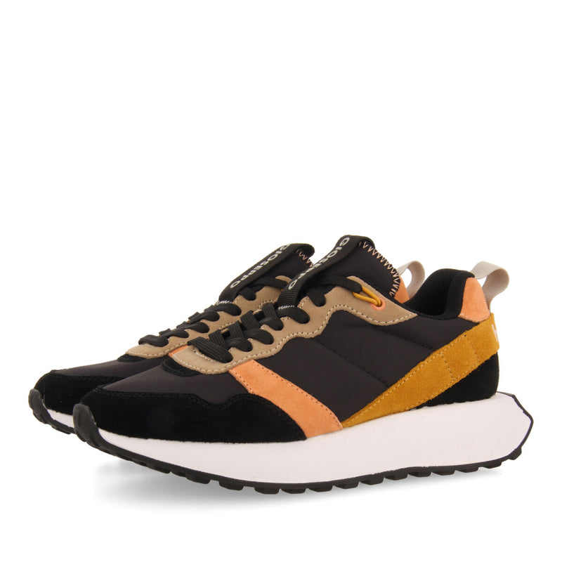 Sneakers nude de inspiración retro con detalles multicolor para mujer chacao