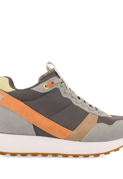 Sneakers gris de inspiración retro con cuña interna para mujer vincly