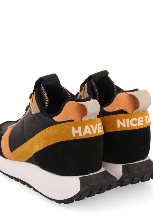 Sneakers negras de inspiración retro con cuña interna para mujer vincly