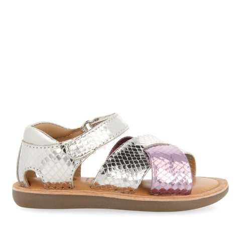 SANDALIAS BICOLOR METALIZADA EN COLOR PLATA Y ANIMAL PRINT PARA NIÑA TAME