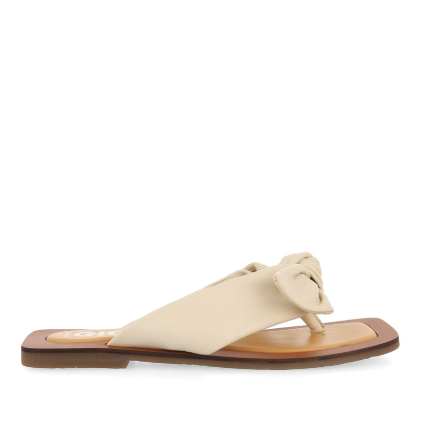 Sandalias off-white de piel con detalle de nudo para mujer acucena  