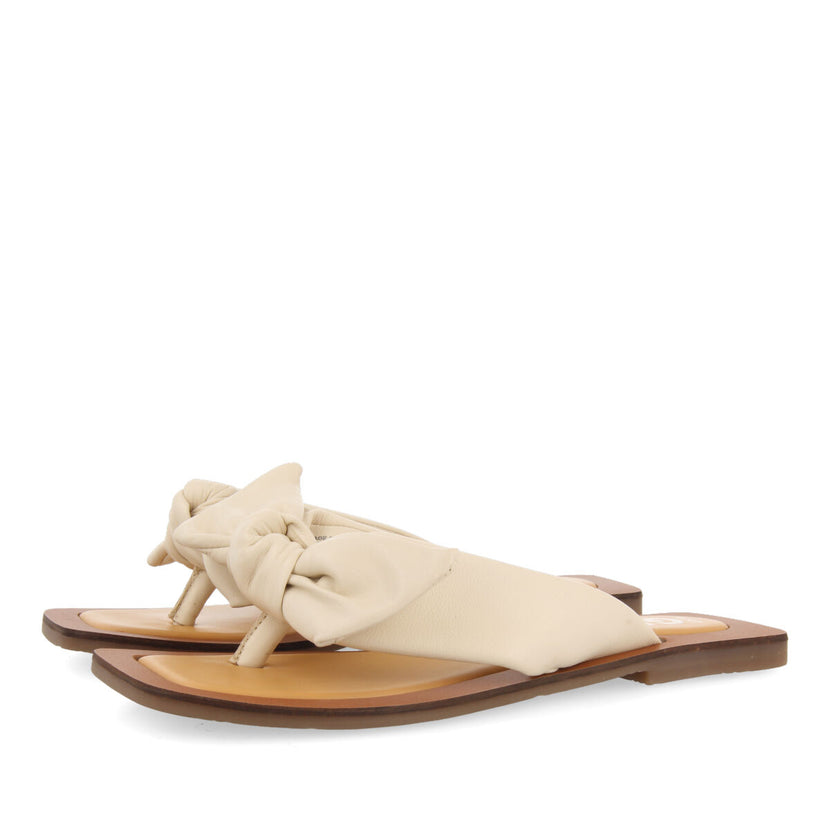 Sandalias off-white de piel con detalle de nudo para mujer acucena  