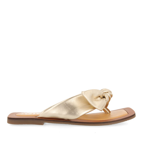 SANDALIAS DORADAS DE PIEL CON DETALLE DE NUDO PARA MUJER ACUCENA  