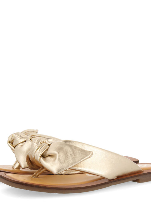 Sandalias doradas de piel con detalle de nudo para mujer acucena  