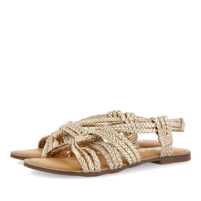 Sandalias planas con trenzado en color dorado para mujer molay 