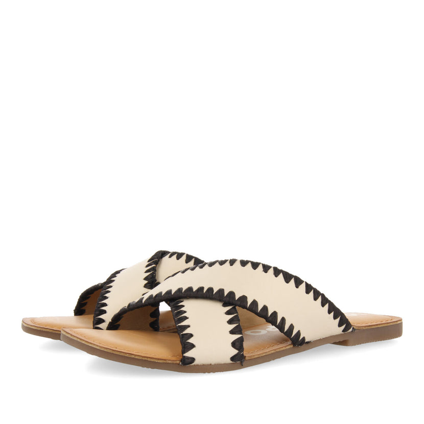 Sandalias off-white de piel con pasados de rafia para mujer assu 