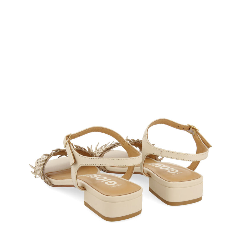 Sandalias off-white trenzadas con tacón bajo para mujer kourou