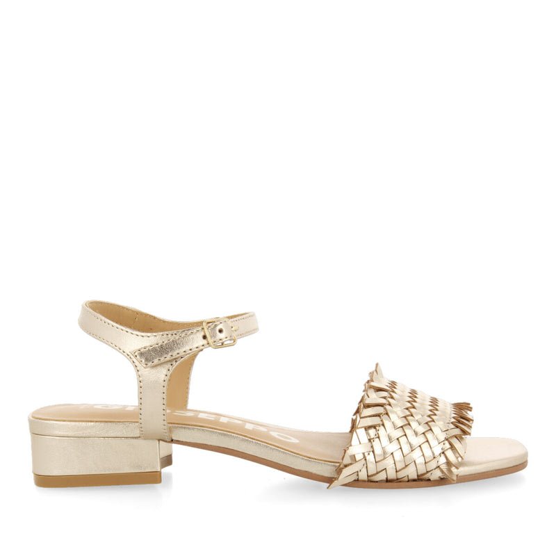 Sandalias doradas trenzadas con tacón bajo para mujer kourou