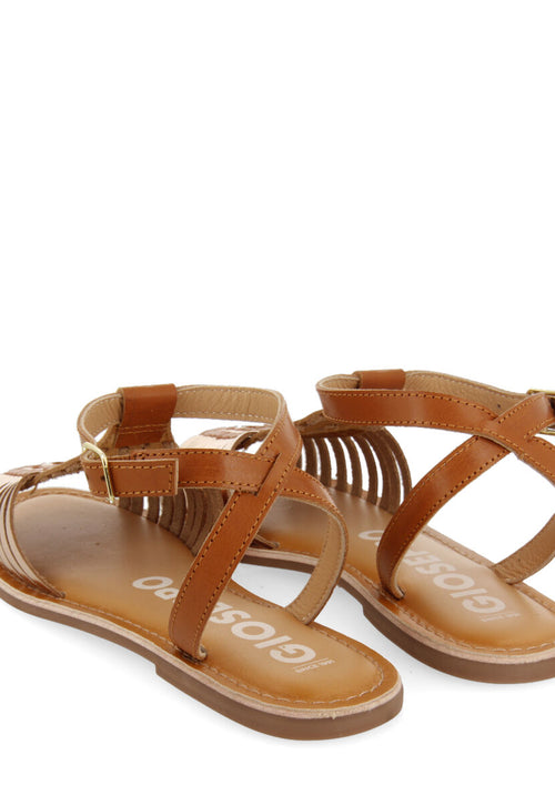 Sandalias color cuero de piel tipo cangrejera con hebilla para mujer claraval