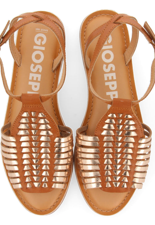 Sandalias color cuero de piel tipo cangrejera con hebilla para mujer claraval