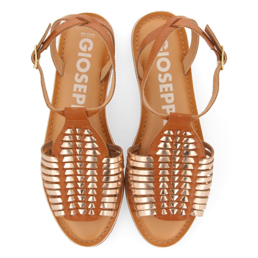 Sandalias color cuero de piel tipo cangrejera con hebilla para mujer claraval