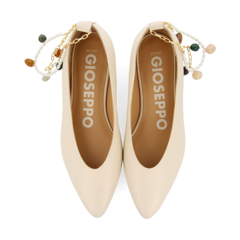 Ballerines off-white en peau avec lanière à la cheville ornée de perles et chaînette pour femme lezinnes
