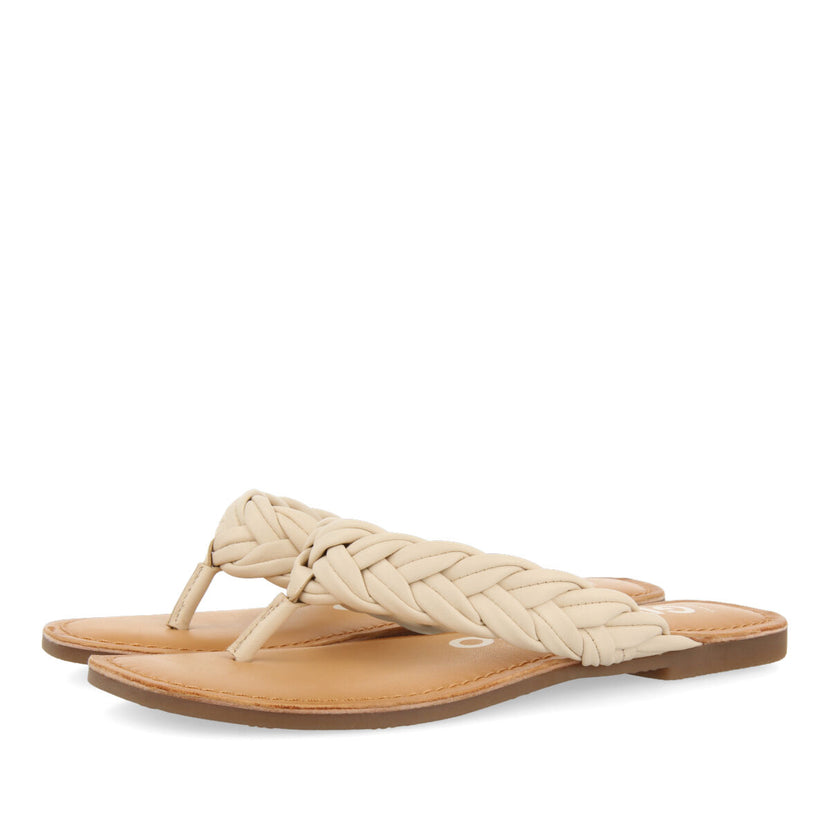 Sandalias planas trenzadas color off-white para mujer bicas 