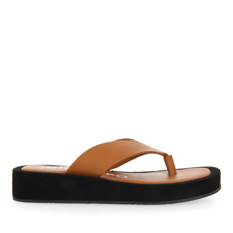 SANDALIAS DE PISO GRUESO CON TIRA COLOR CUERO PARA MUJER DOMATS 