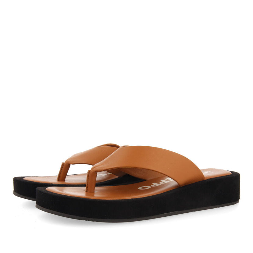 Sandalias de piso grueso con tira color cuero para mujer domats 