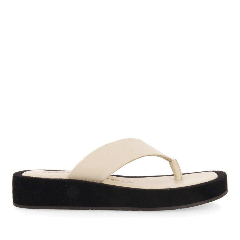 Sandalias de piso grueso con tira color off-white para mujer domats 