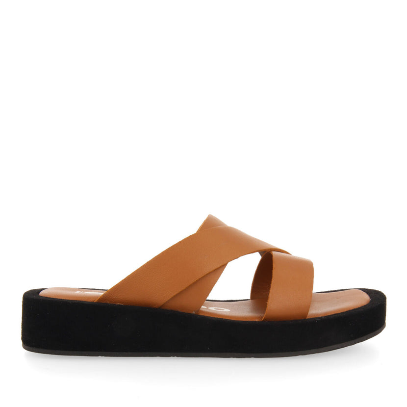 Sandalias de piso grueso de tiras color cuero para mujer ISSOU