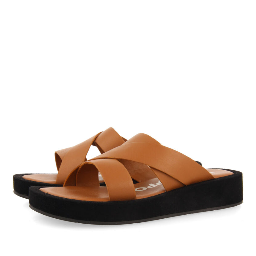 Sandalias de piso grueso de tiras color cuero para mujer ISSOU